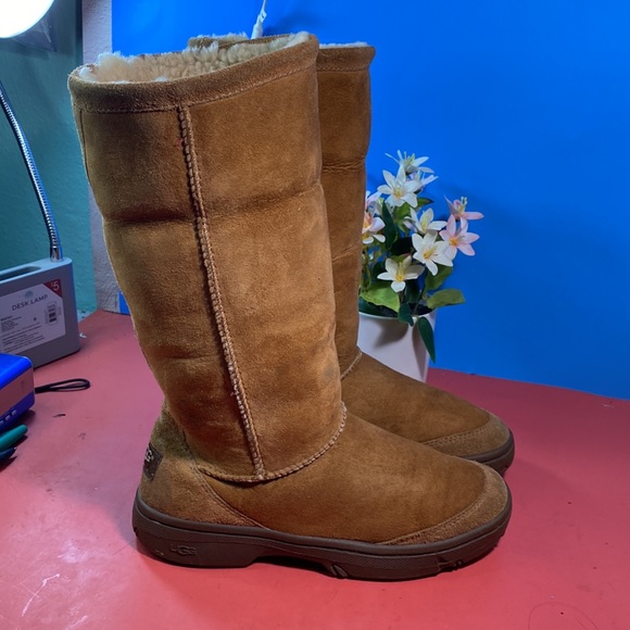 Ugg boots SZ 7 - Picture 2 of 7